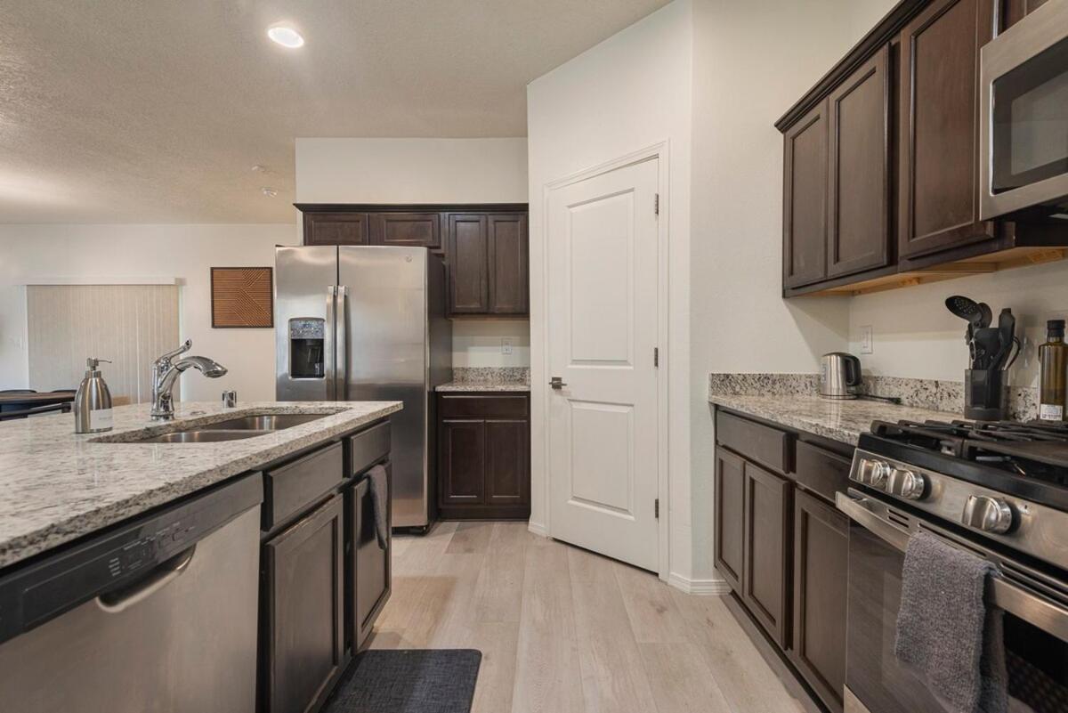 Modern Home 3Br Next To Airport & Netflix Albuquerque Bagian luar foto